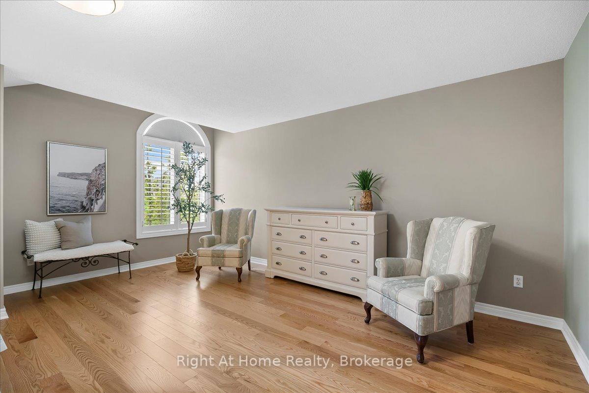 2 Bedrooms Condo at 2250 Rockingham, Oakville For sale
