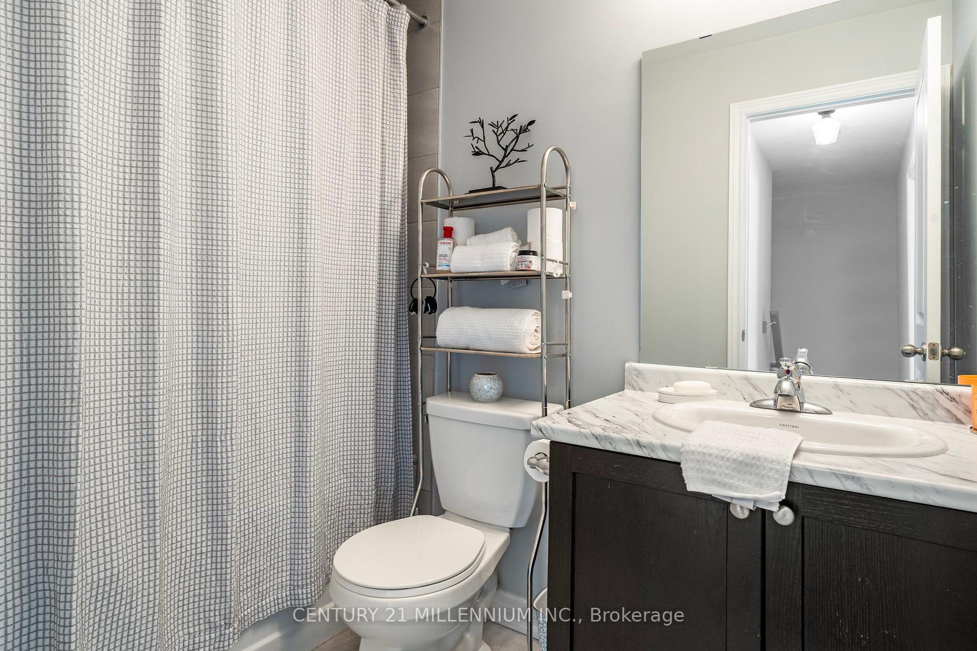 3 Bedrooms Condo at 19 Arietta, Hamilton For sale