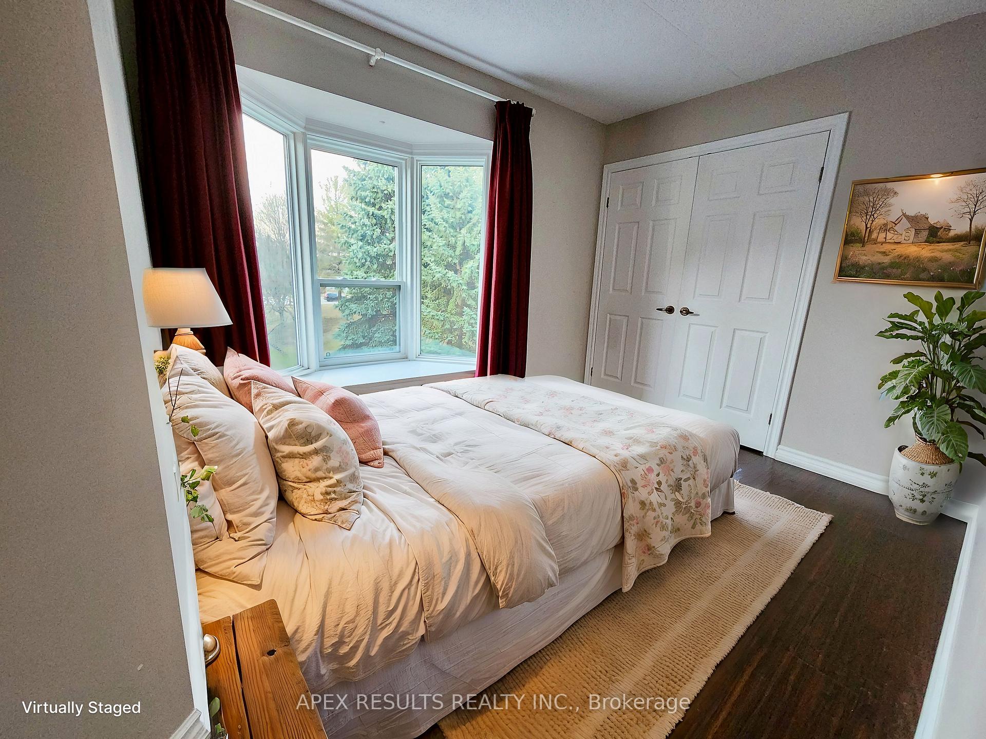 2 Bedrooms Condo at 2020 Cleaver, Burlington For sale