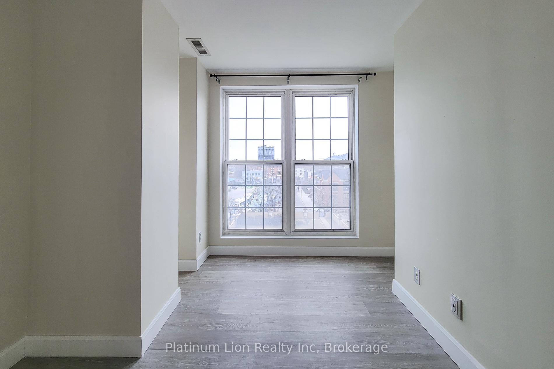 2 Bedrooms Condo at 135 James,  Hamilton For sale