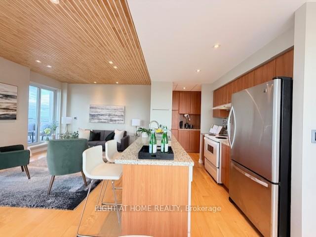 2 Bedrooms Condo at 38 Lee Centre, Toronto For sale