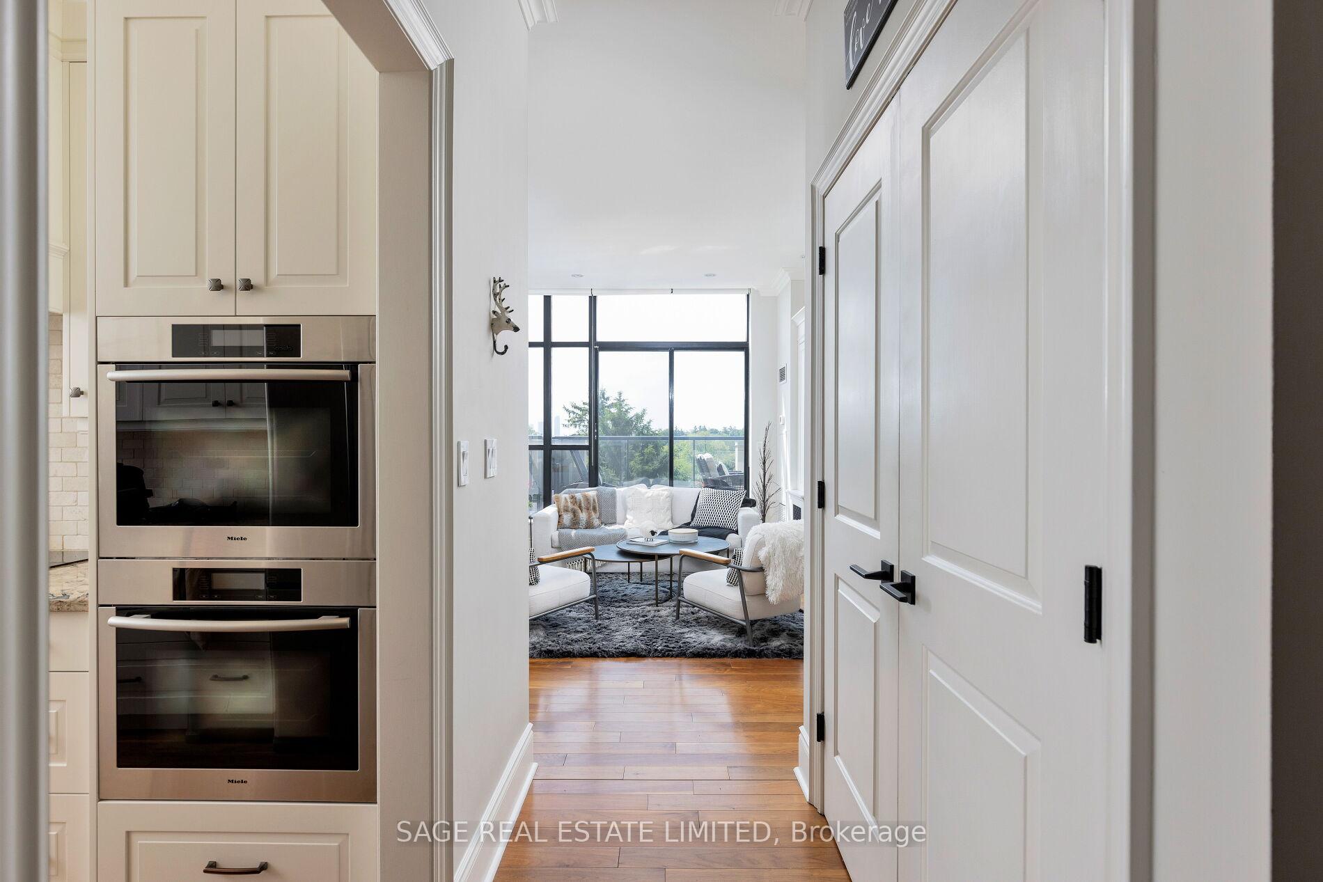 2 Bedrooms Condo at 25 Earlington, Toronto For sale