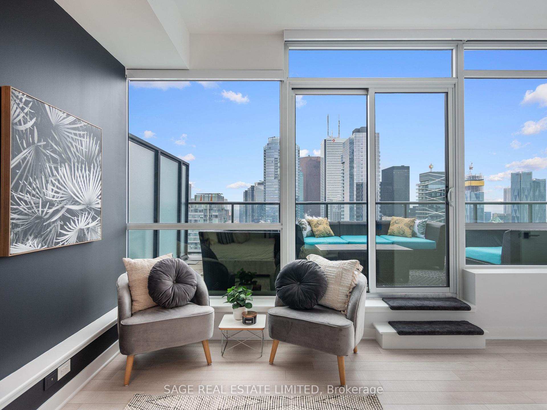 2 Bedrooms Condo at 290 Adelaide, Toronto For sale