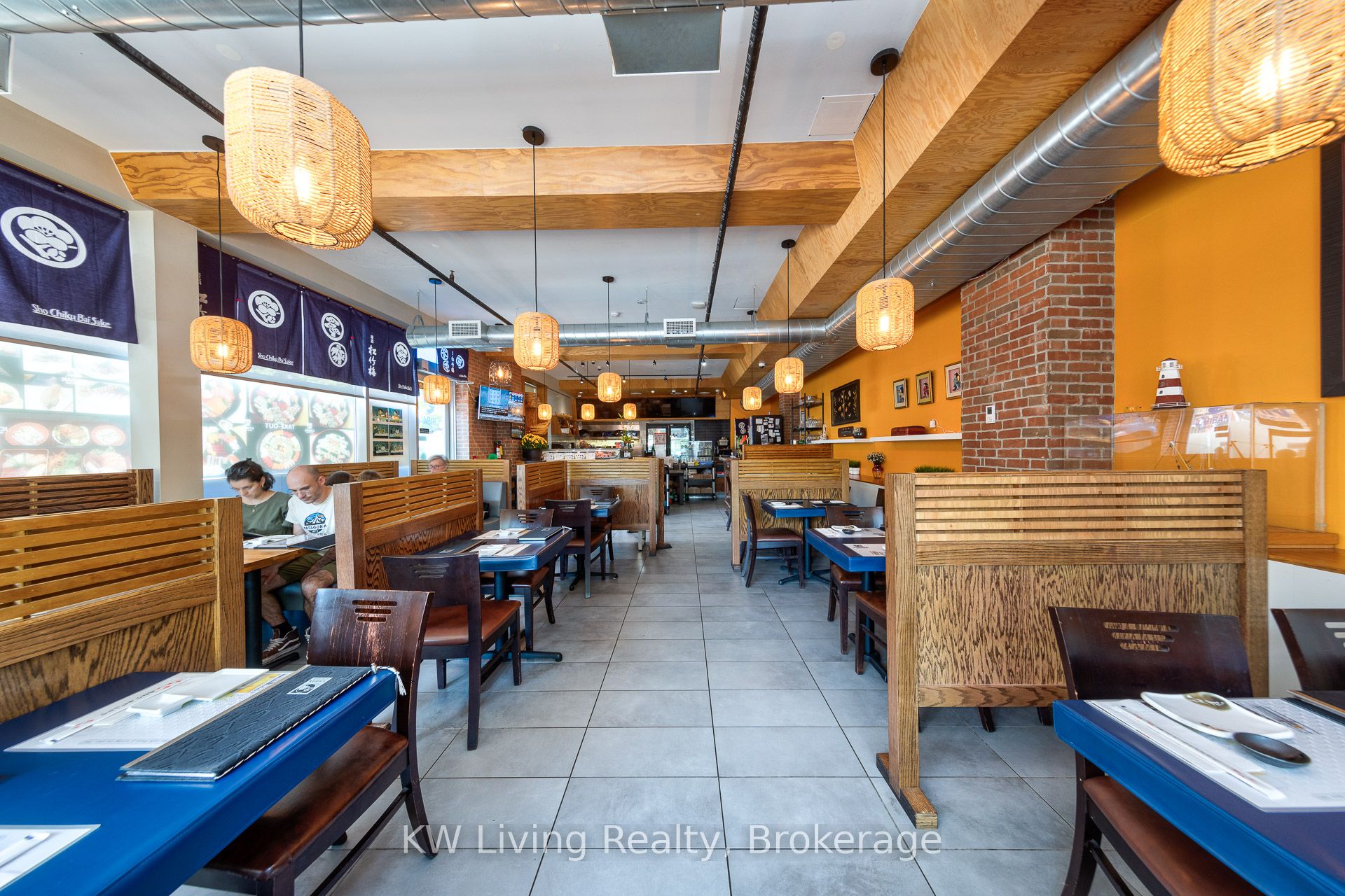 1864 Queen Street E