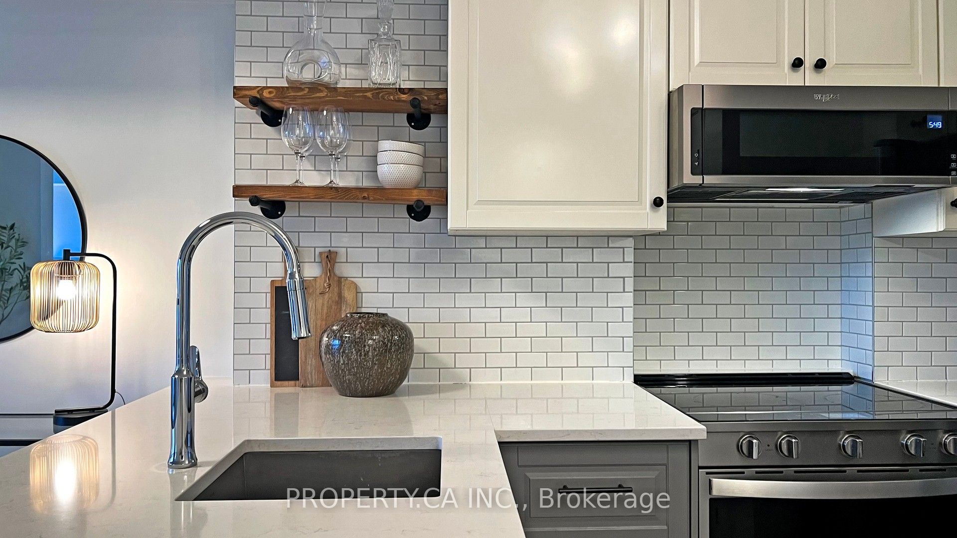 140 Bathurst Street, #Ph02