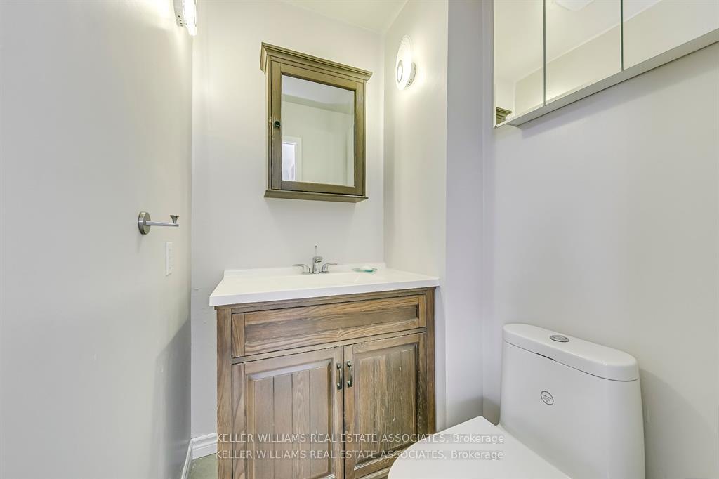 4 Bedrooms Condo at 24 Reid, Mississauga For sale
