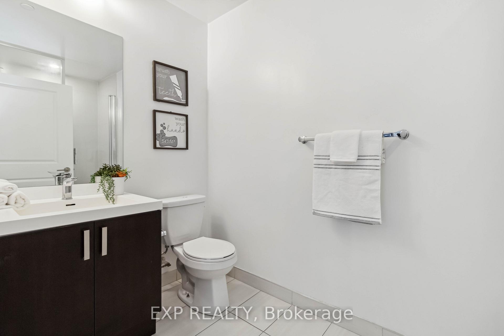 2 Bedrooms Condo at 8 Nahani, Mississauga For sale