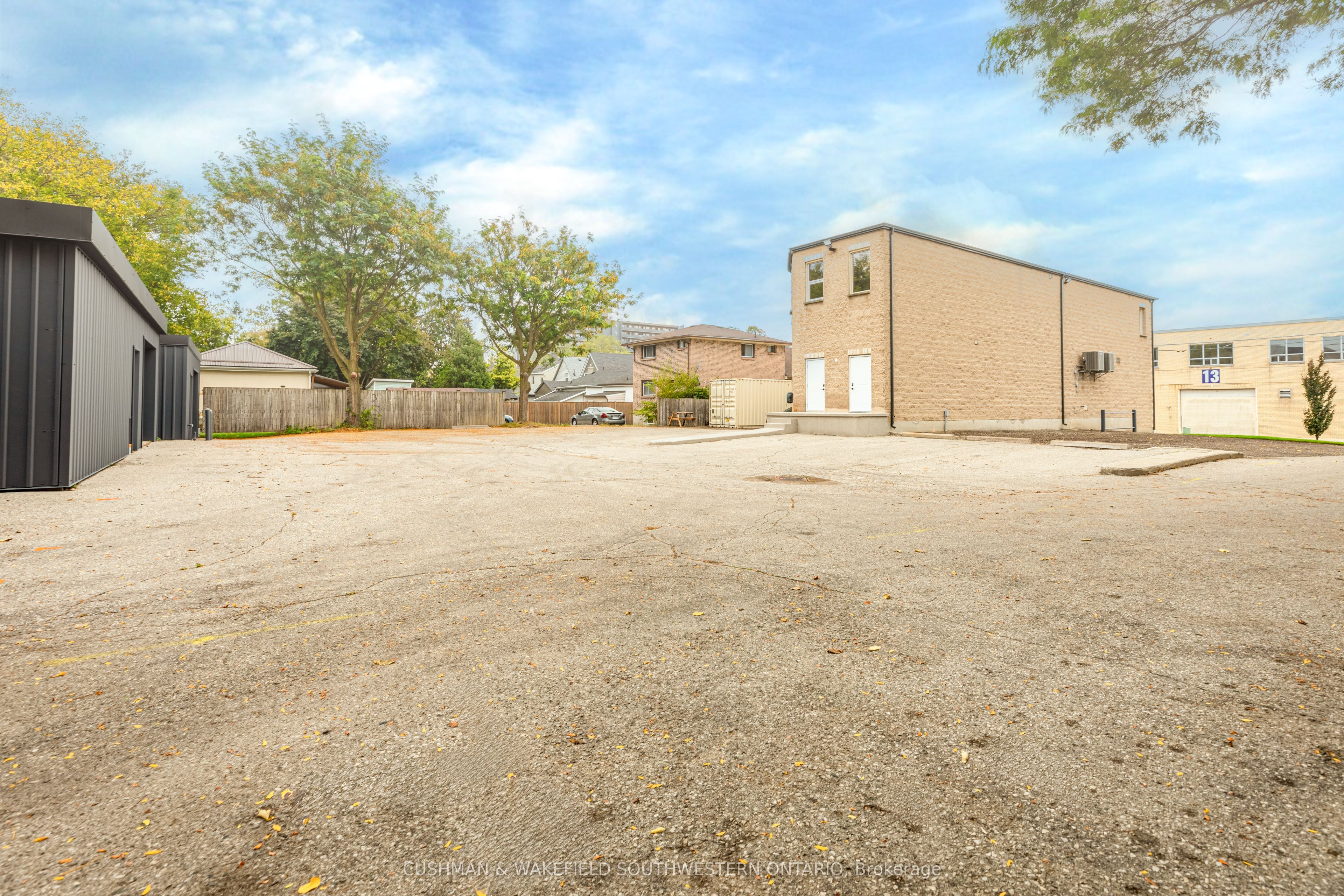 180 Simcoe Street, #LL