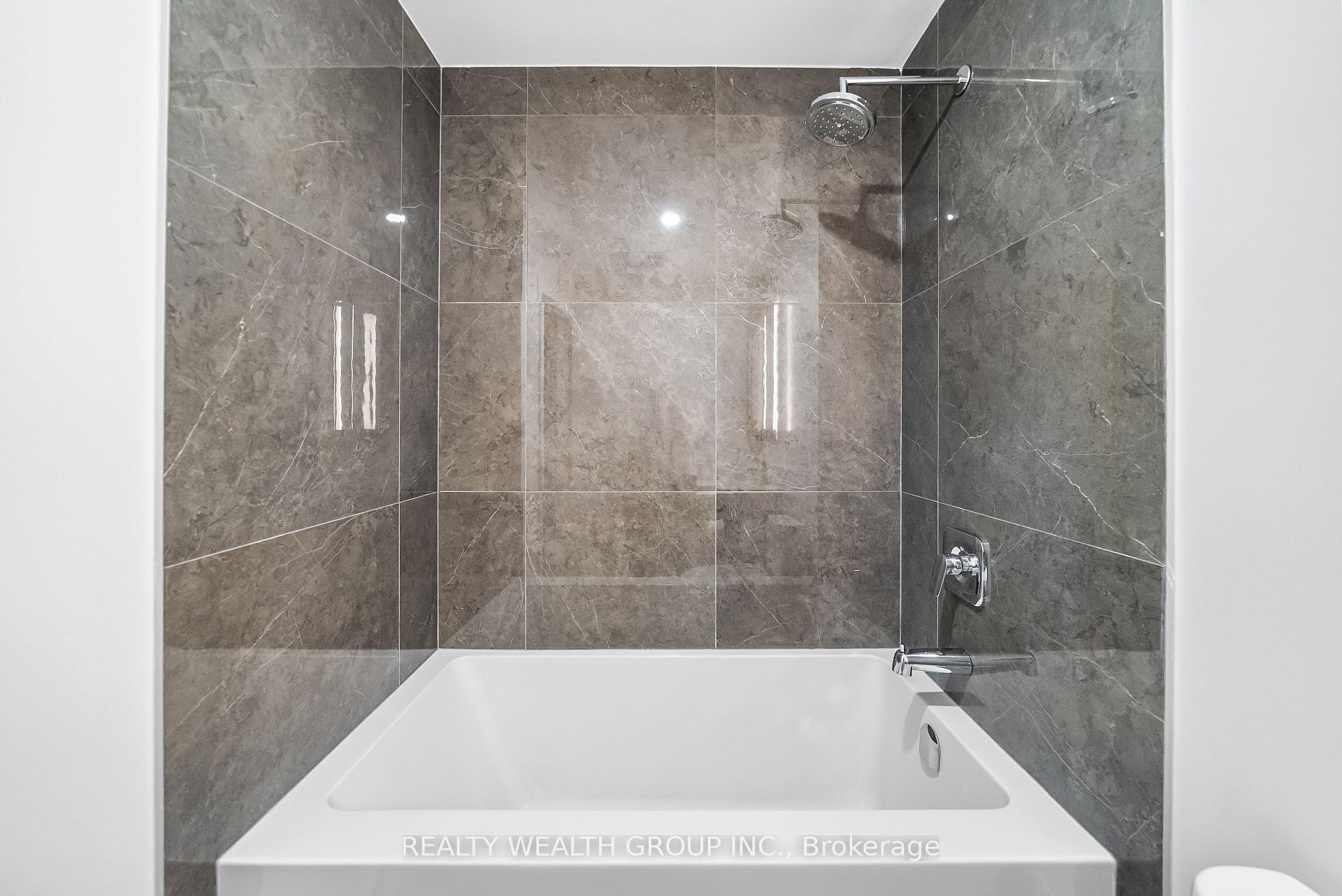 2 Bedrooms Condo at 215 LAKESHORE, Mississauga For sale