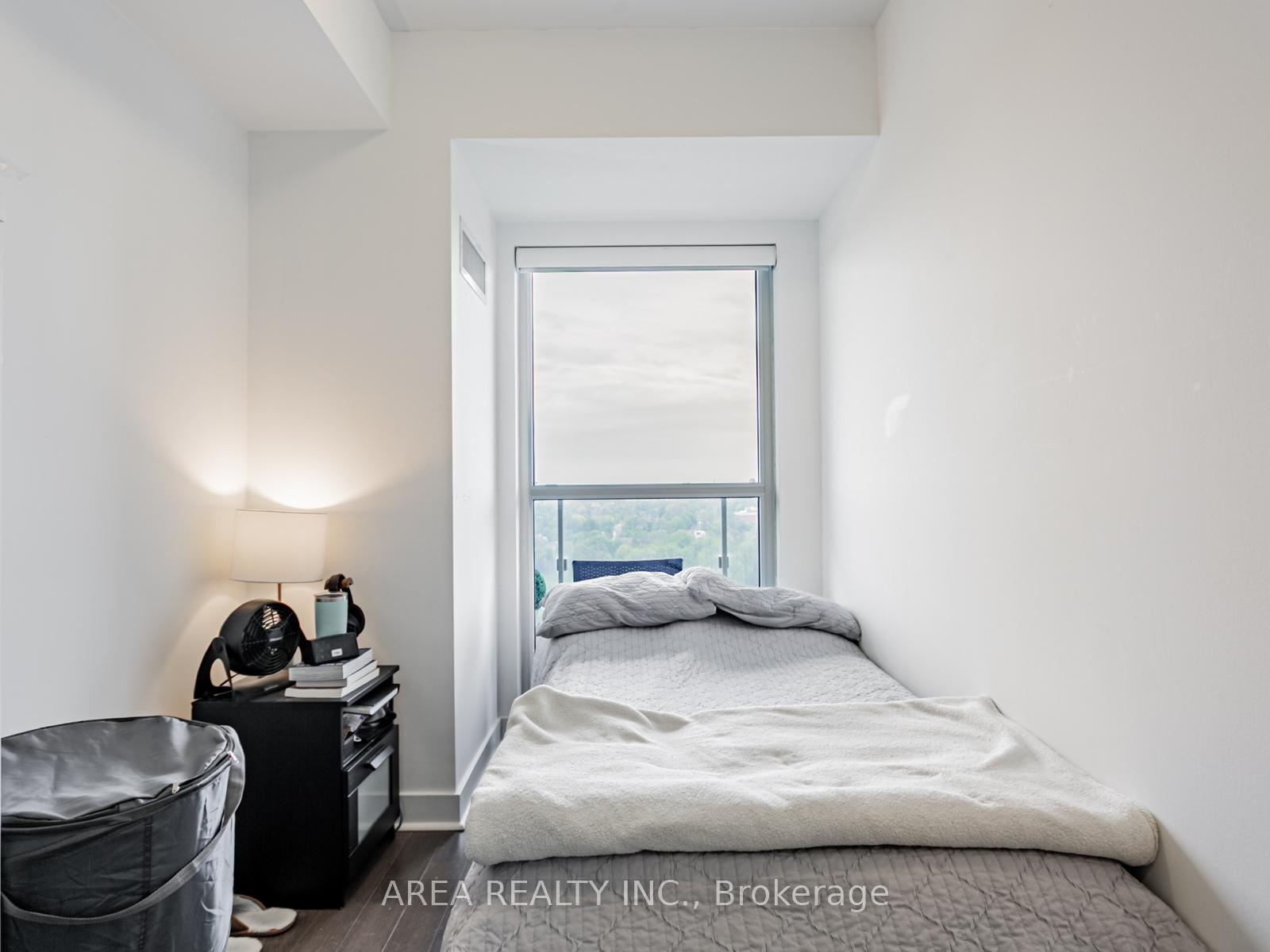2 Bedrooms Condo at 58 Orchard View, Toronto For sale