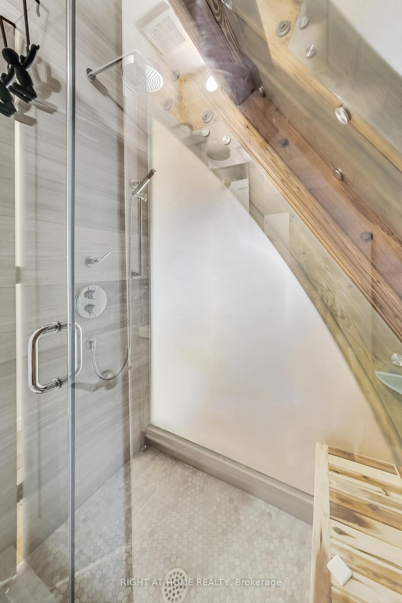 3 Bedrooms Condo at 40 Westmoreland, Toronto For sale