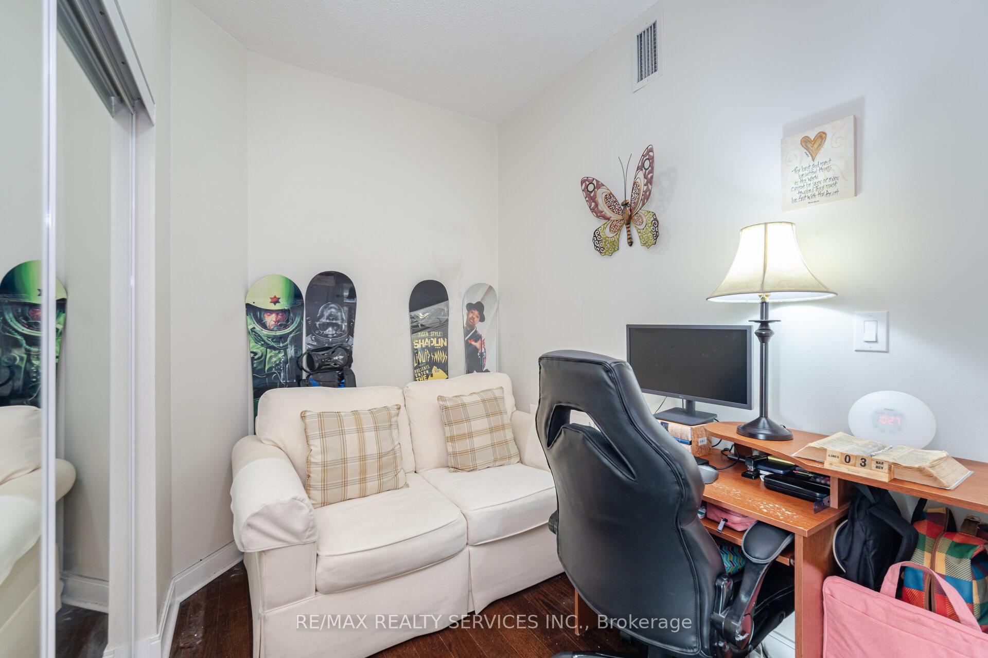 2 Bedrooms Condo at 80 Absolute,  Mississauga For sale