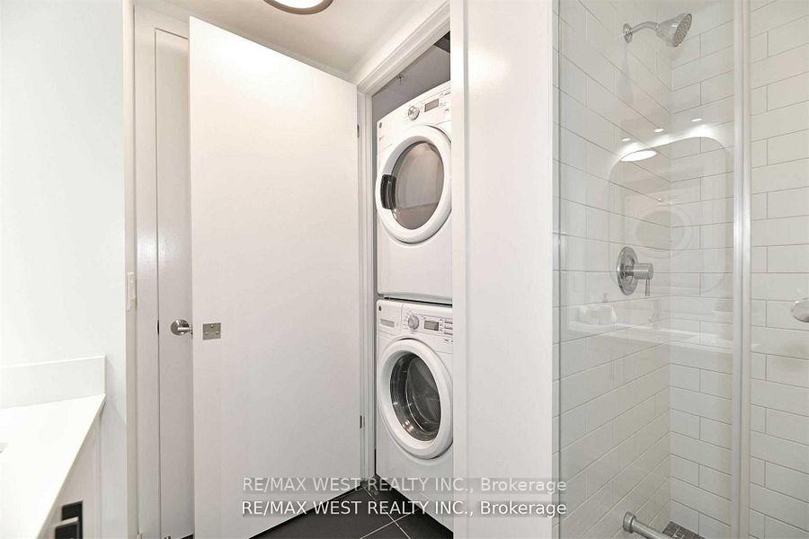 2 Bedrooms Condo at 2212 Lake Shore, Toronto For sale