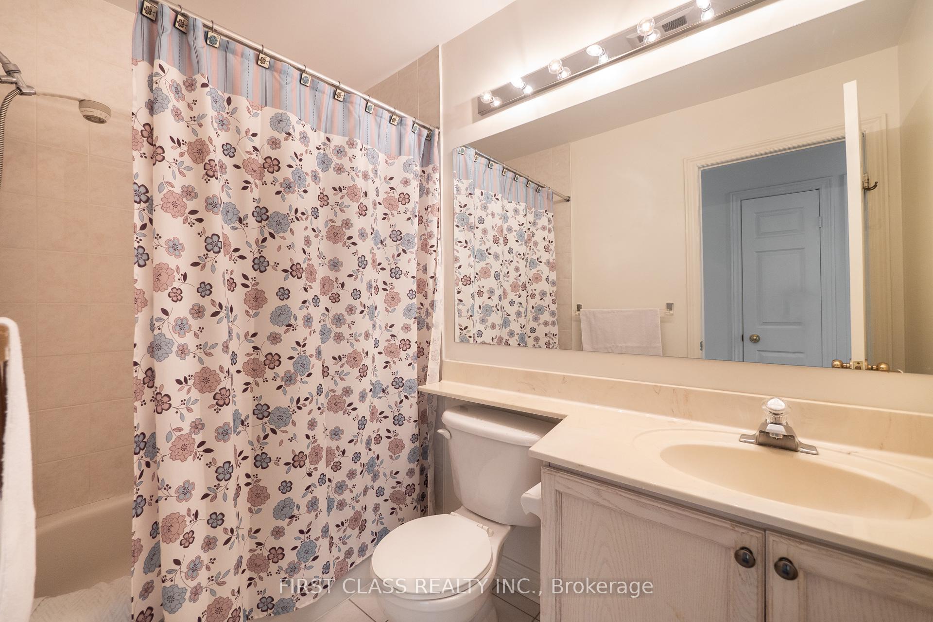 4 Bedrooms Condo at 10A Leaside Park, Toronto For sale