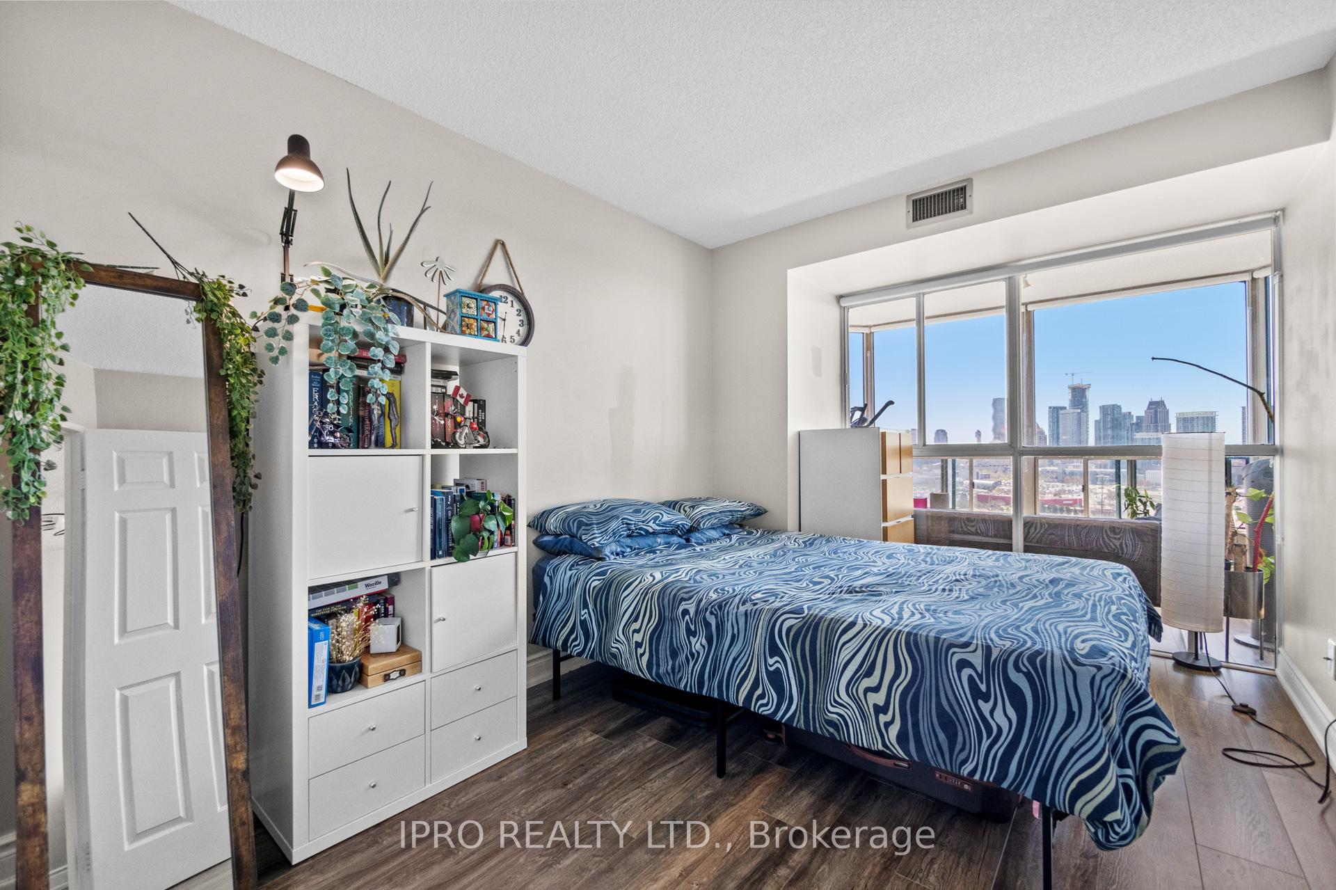 3 Bedrooms Condo at 4460 Tucana, Mississauga For sale