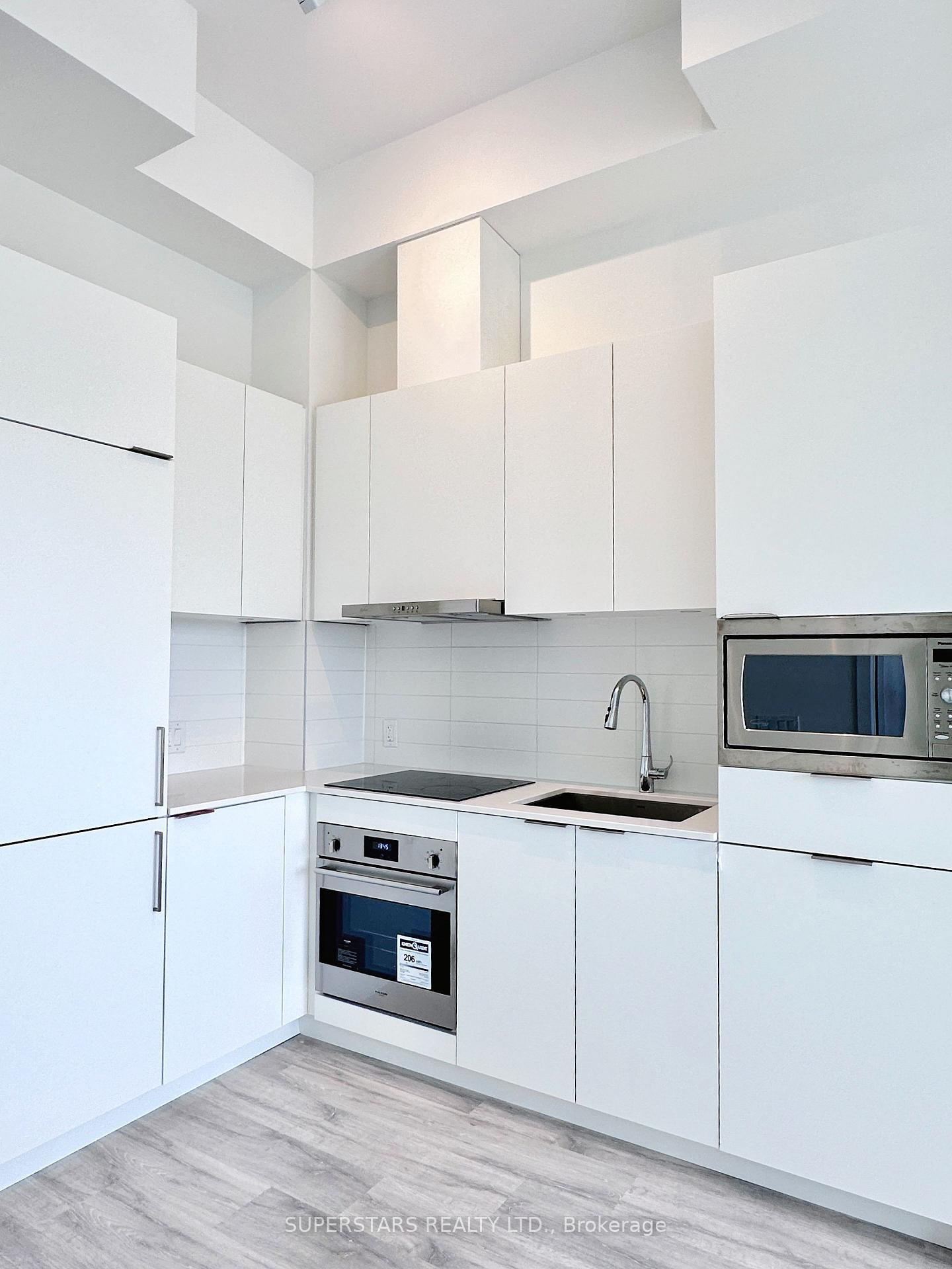 2 Bedrooms Condo at 7 golden lion, Toronto For sale