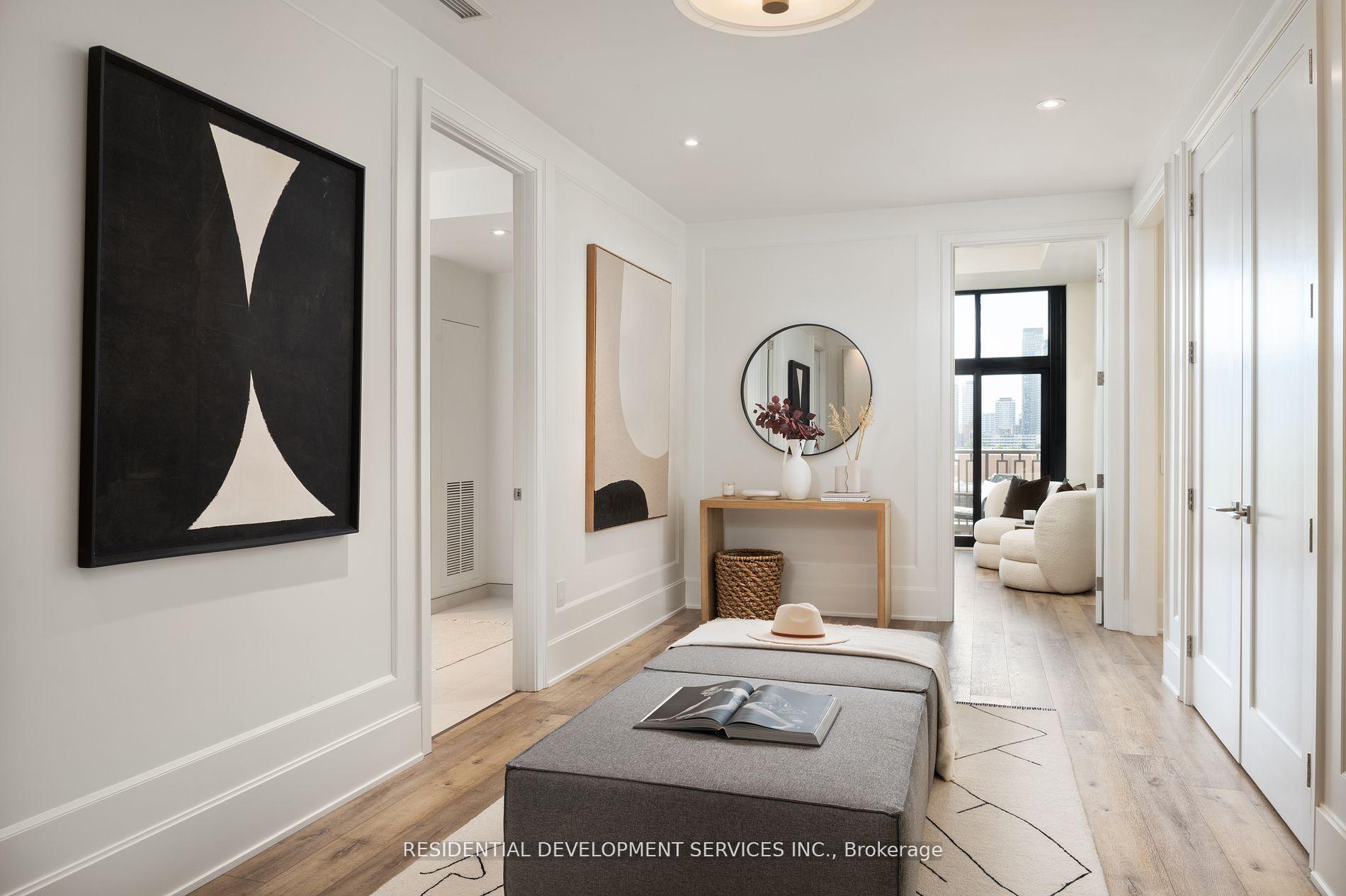 3 Bedrooms Condo at 1 Strathgowan,  Toronto For sale