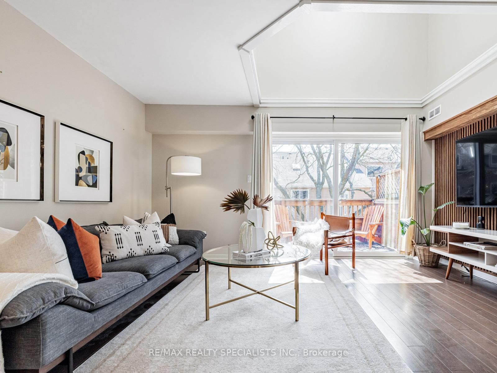 2 Bedrooms Condo at 2055 WALKERS, Burlington For sale