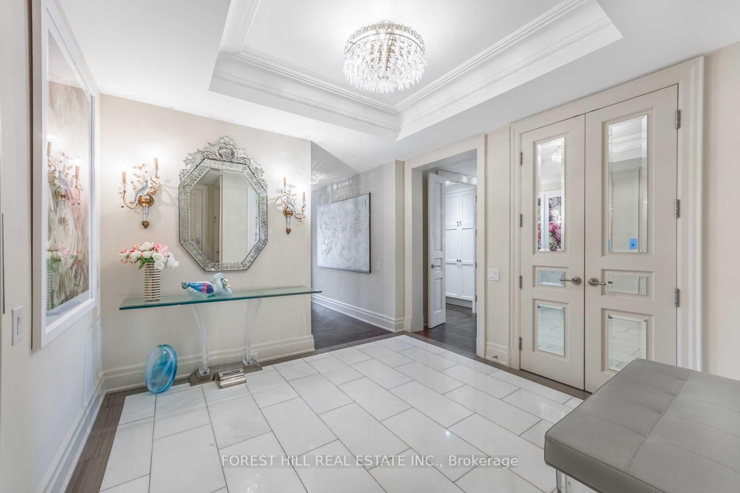2 Bedrooms Condo at 155 St Clair, Toronto For sale