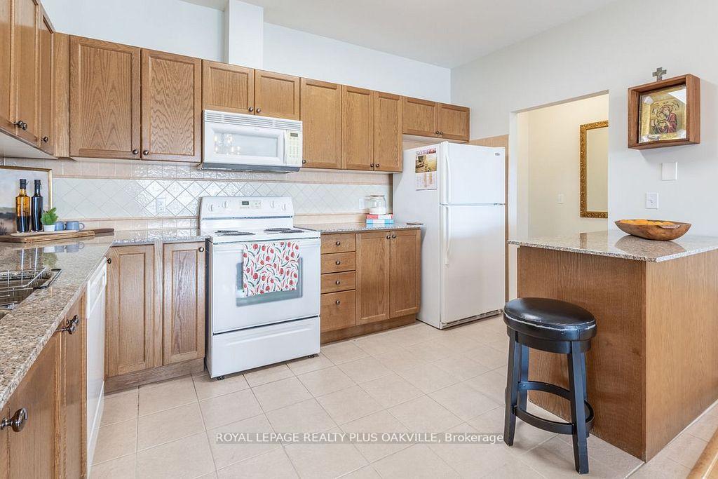 2 Bedrooms Condo at 1499 Nottinghill, Oakville For sale