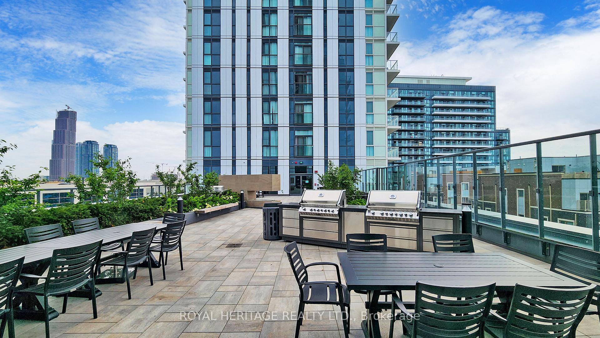 2 Bedrooms Condo at 10 Honeycrisp,  Vaughan For sale