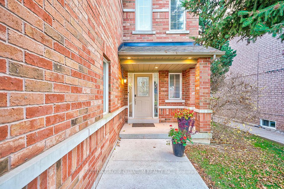 2018 Deer Park Road, Oakville, ON L6M 3V6