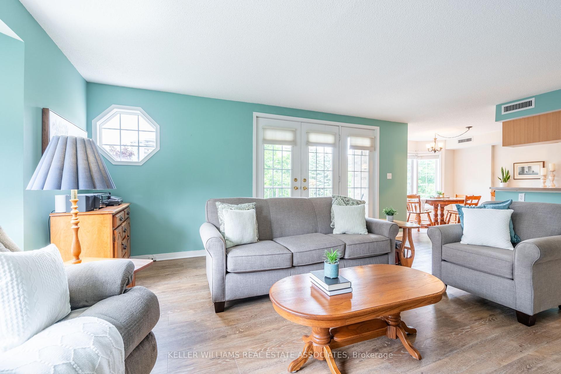 2 Bedrooms Condo at 216 Plains, Burlington For sale
