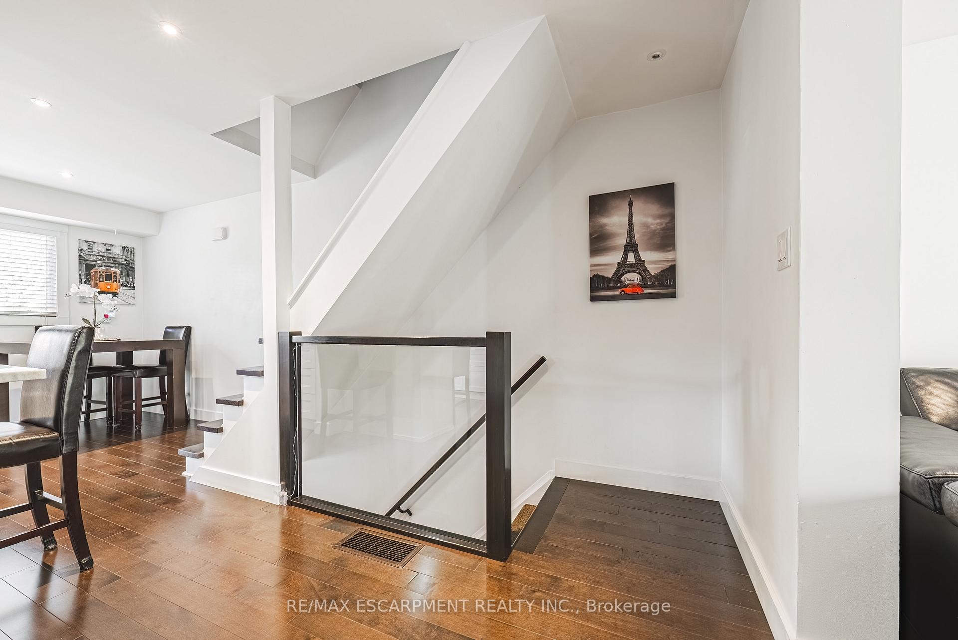 3 Bedrooms Condo at 1155 Paramount, Hamilton For sale