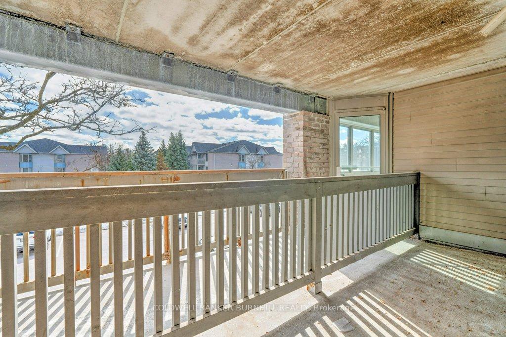 2 Bedrooms Condo at 2040 Cleaver,  Burlington For sale