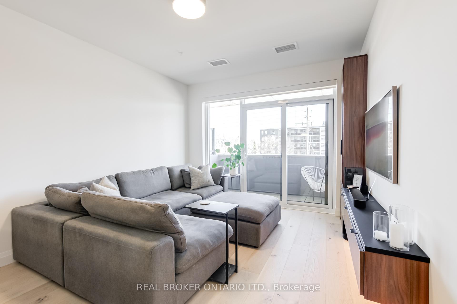 2 Bedrooms Condo at 500 Brock,  Burlington For sale