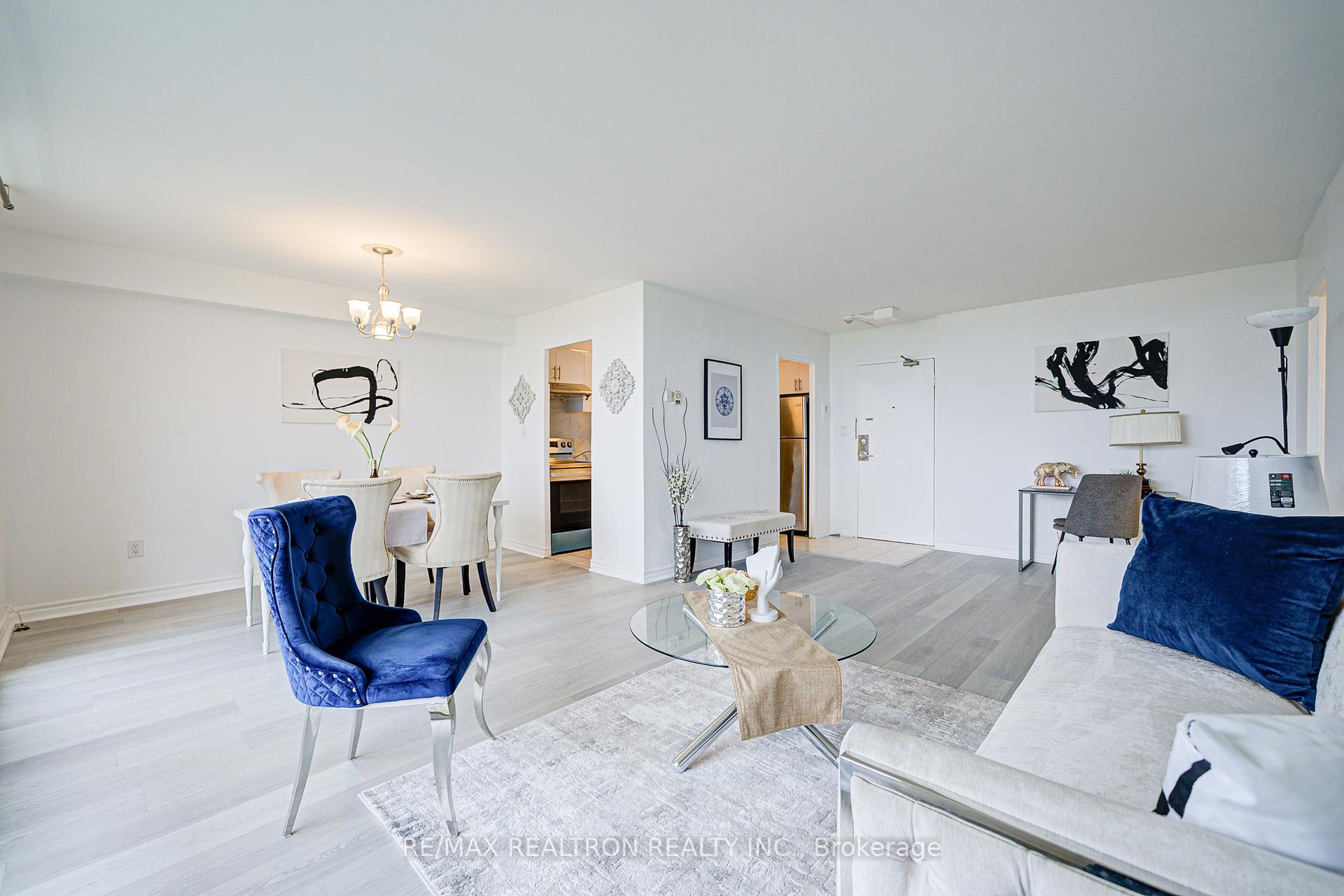 2 Bedrooms Condo at 5 Massey, Toronto For sale