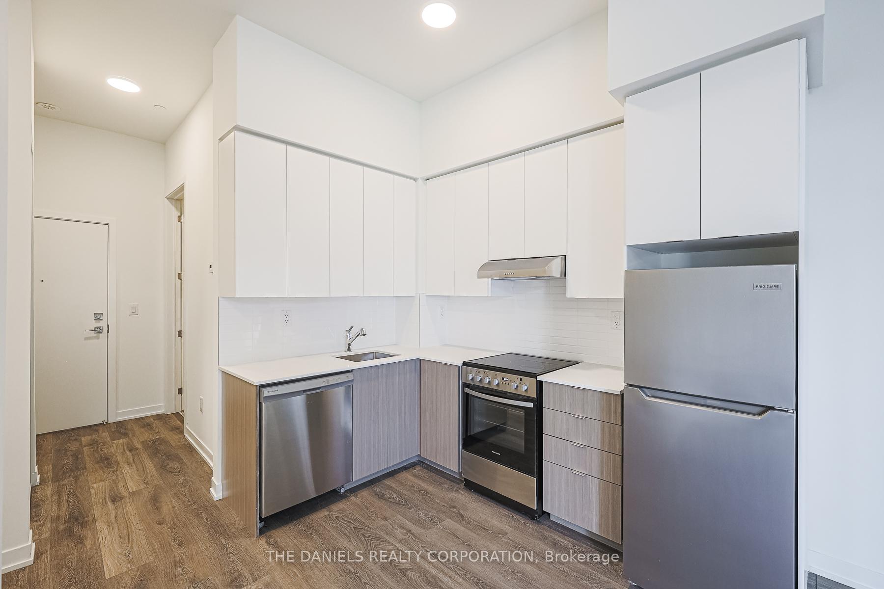 2 Bedrooms Condo at 165 Canon Jackson,  Toronto For sale