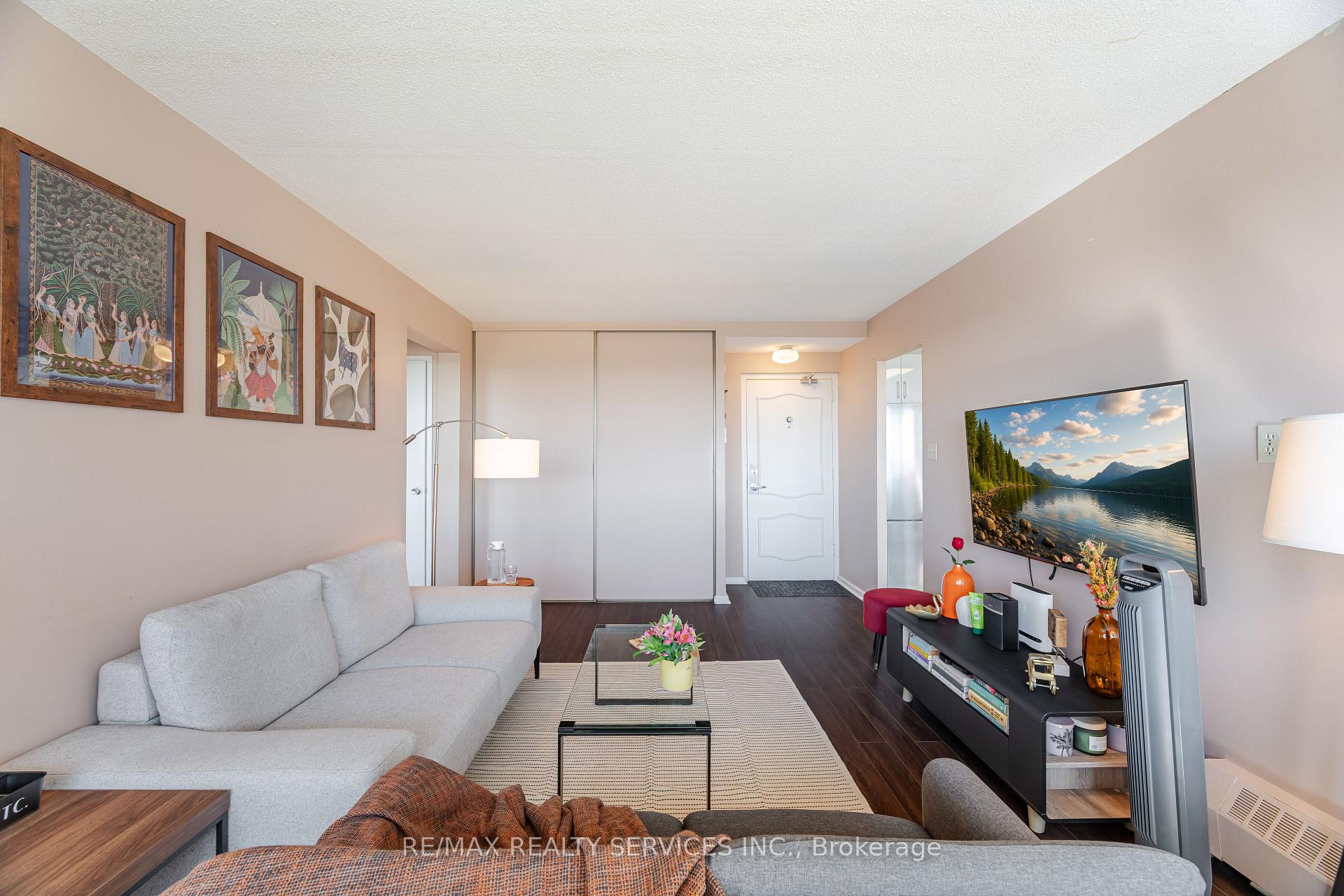 2 Bedrooms Condo at 715 Don Mills, Toronto For sale
