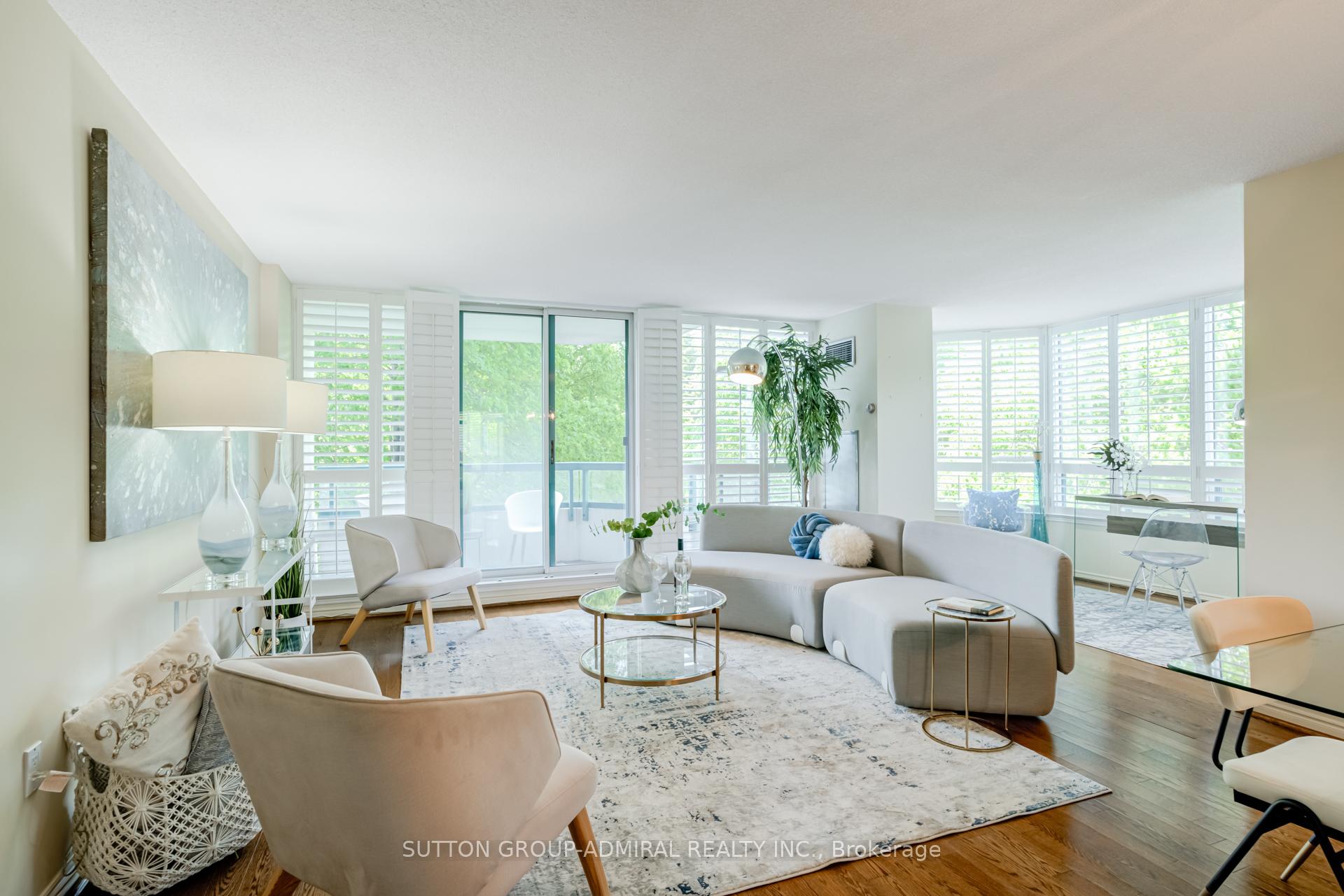 3 Bedrooms Condo at 7250 Yonge, Vaughan For sale