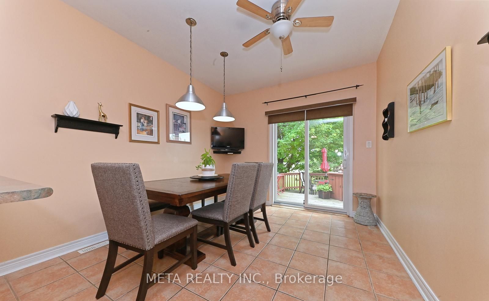 138 Van scott Drive N, #UPPER
