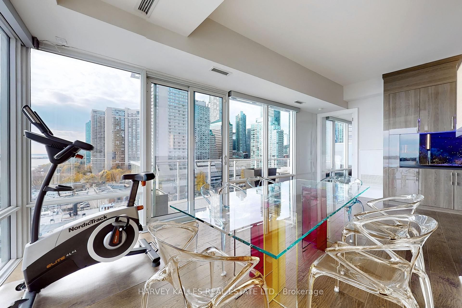 29 Queens Quay N/A E 1006