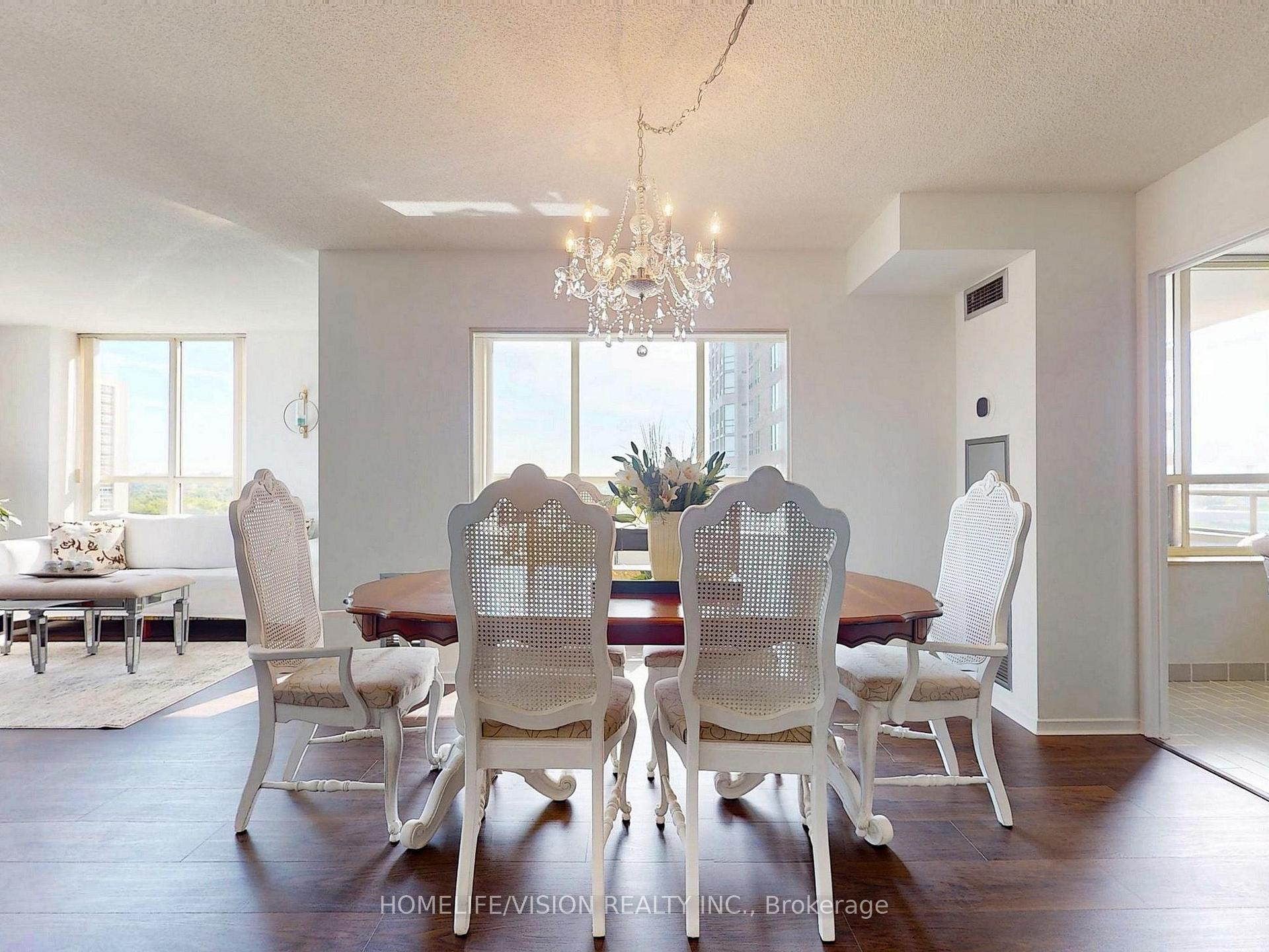 3 Bedrooms Condo at 205 Wynford, Toronto For sale