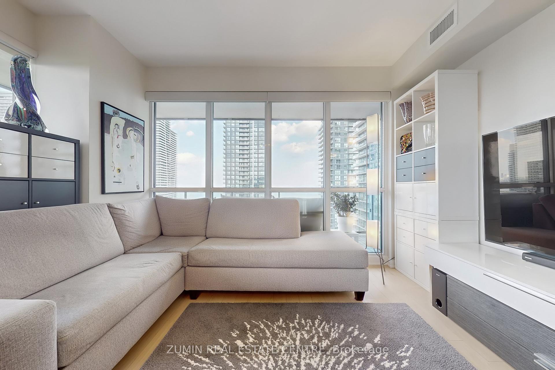 3 Bedrooms Condo at 10 Park Lawn, Toronto For sale