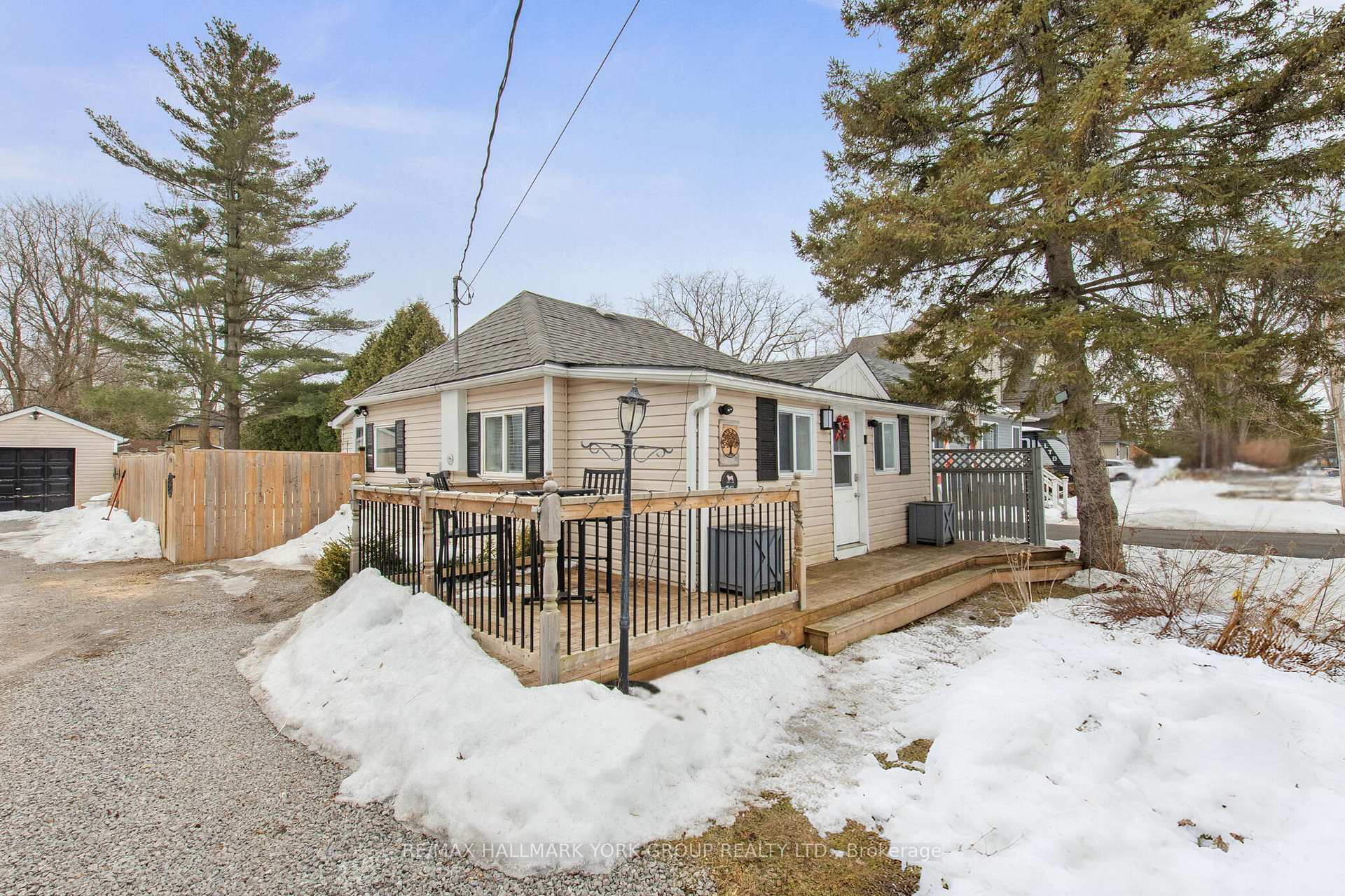 247 Shorecrest Road, Georgina, ON L4P 1J3