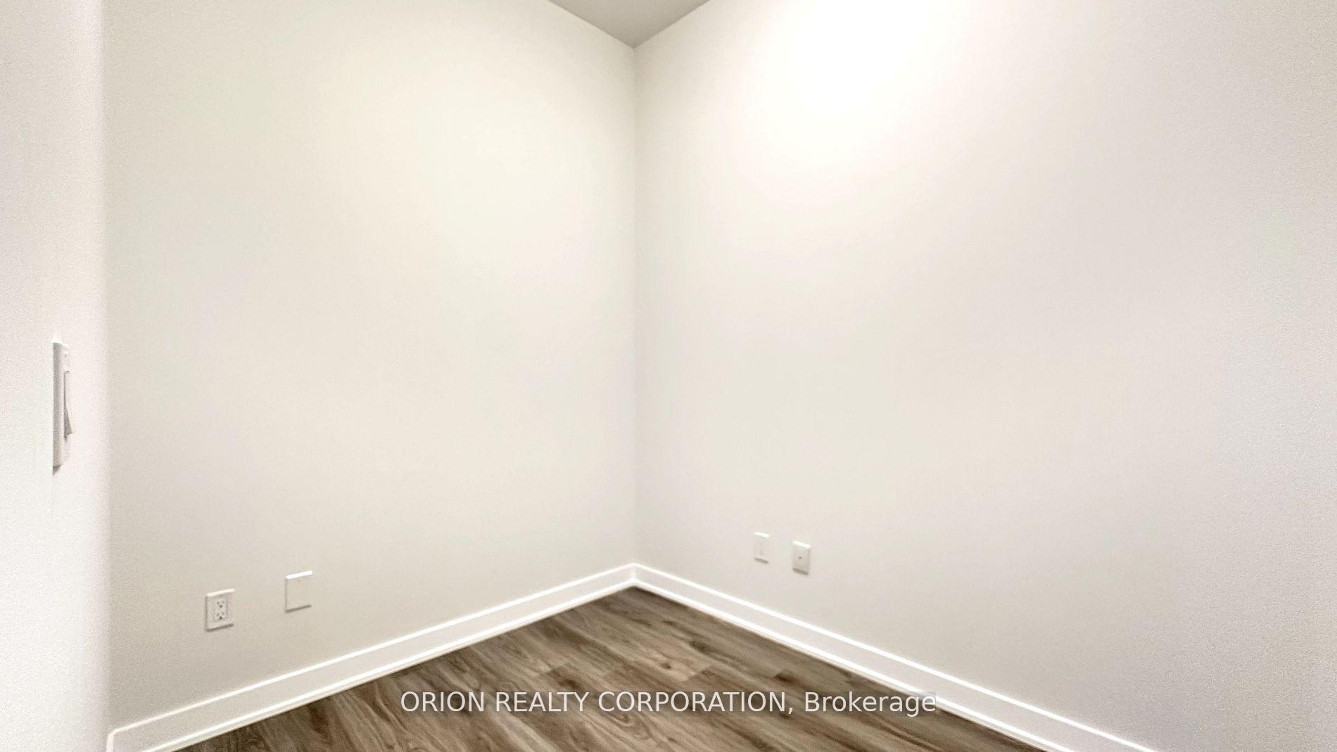 2 Bedrooms Condo at 430 Square One, Mississauga For sale
