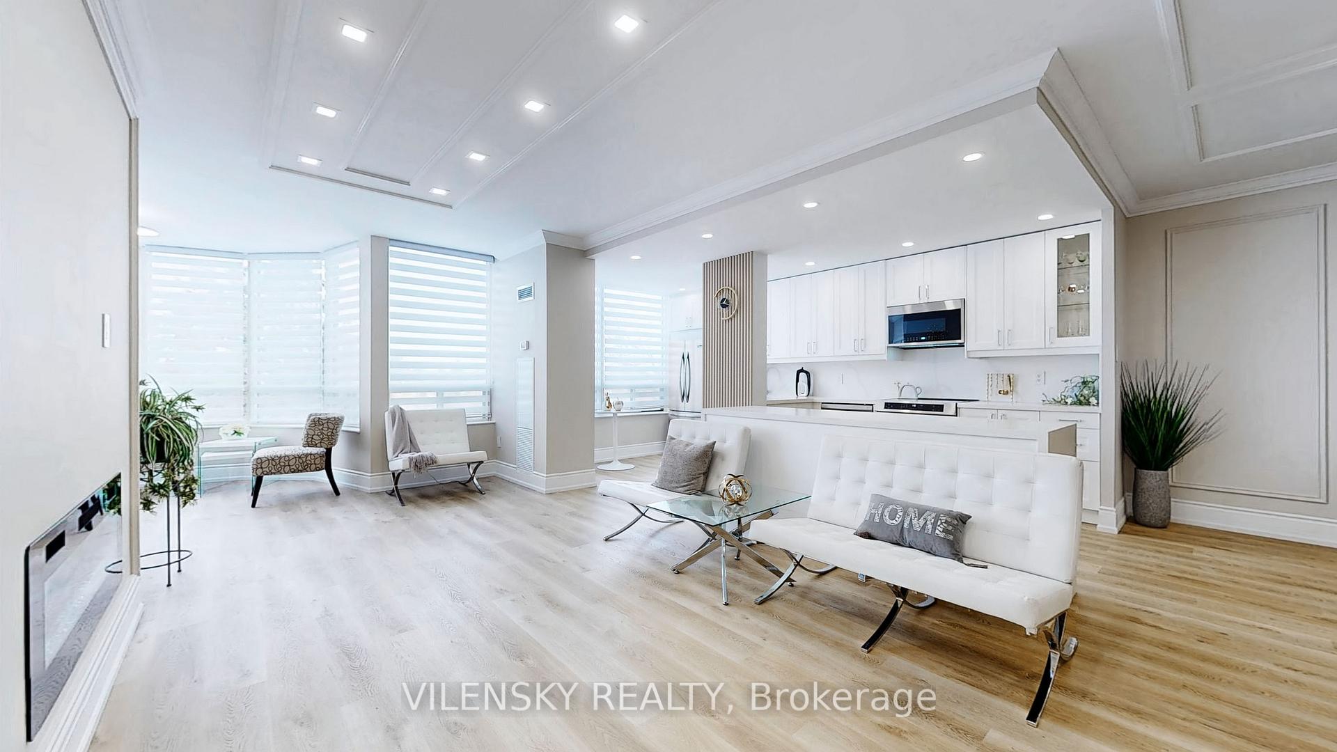 3 Bedrooms Condo at 333 Clark, Vaughan For sale