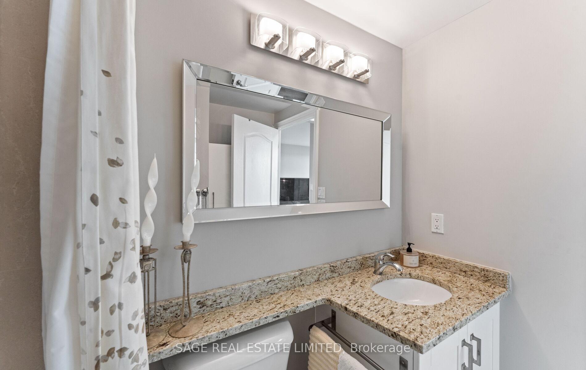 2 Bedrooms Condo at 88 Promenade, Vaughan For sale