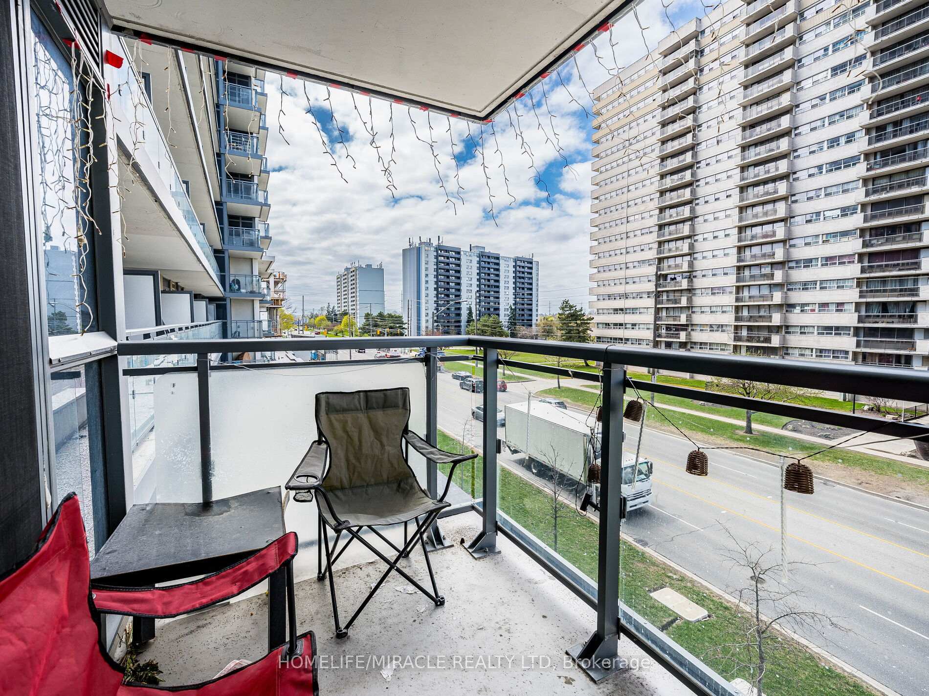 3 Bedrooms Condo at 30 Meadowglen, Toronto For sale
