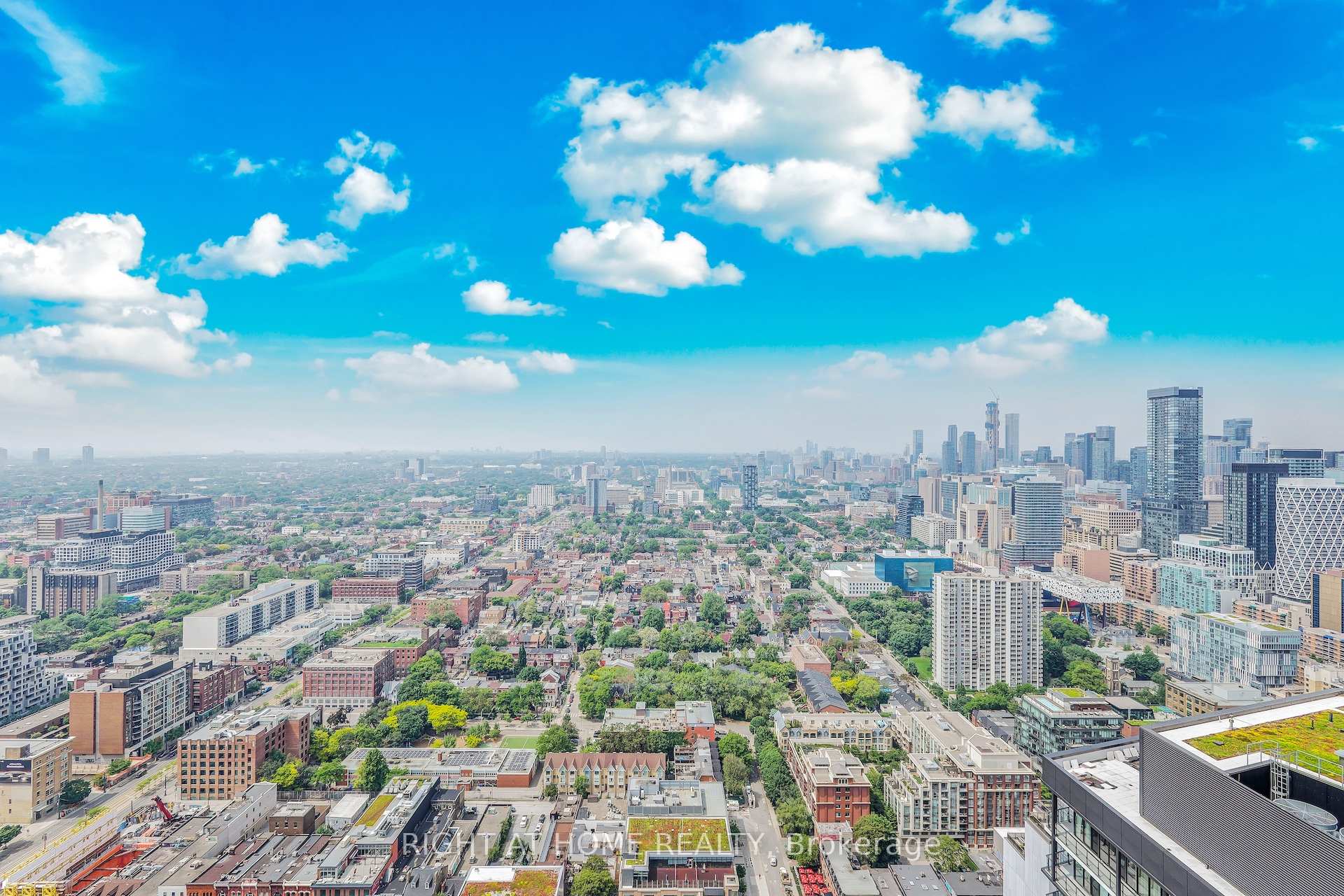 3 Bedrooms Condo at 108 Peter, Toronto For sale
