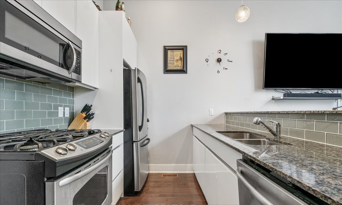 323 Kingston Road 101