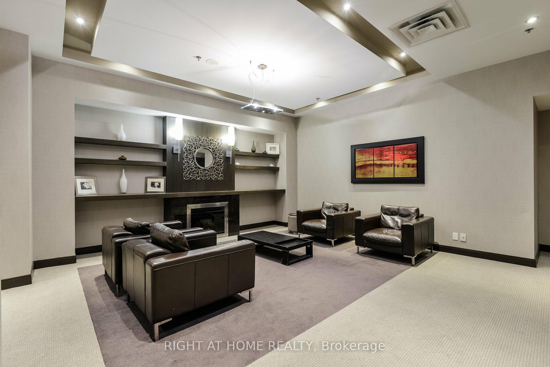 2 Bedrooms Condo at 70 Absolute, Mississauga For sale