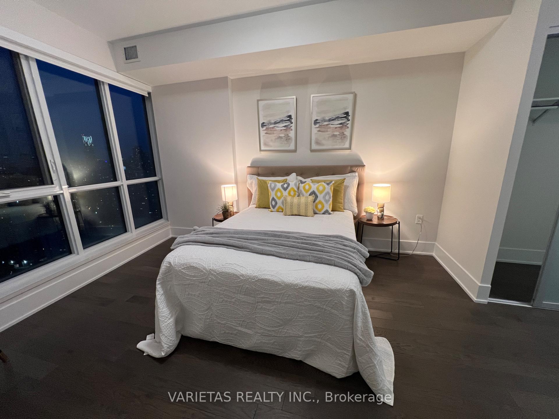 3 Bedrooms Condo at 585 Bloor, Toronto For sale