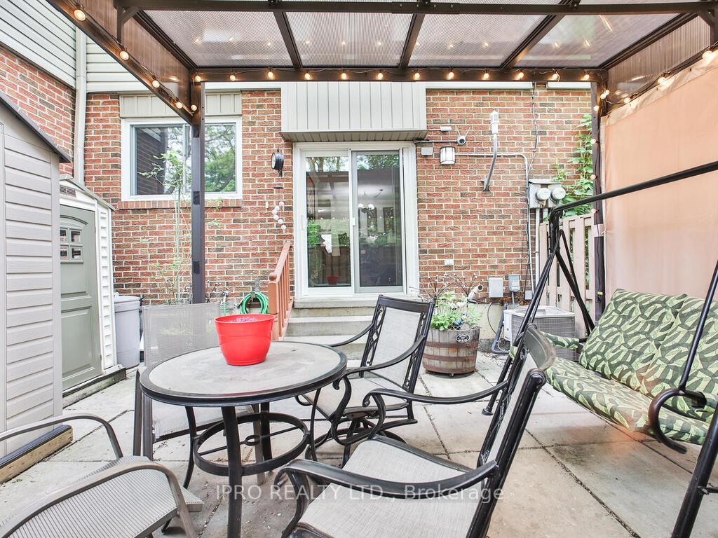 4 Bedrooms Condo at 485 Meadows, Mississauga For sale