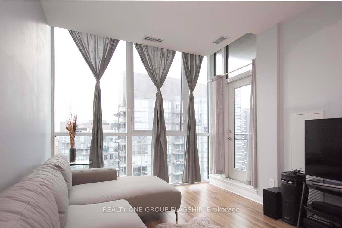 2 Bedrooms Condo at 75 Eglinton,  Mississauga For sale