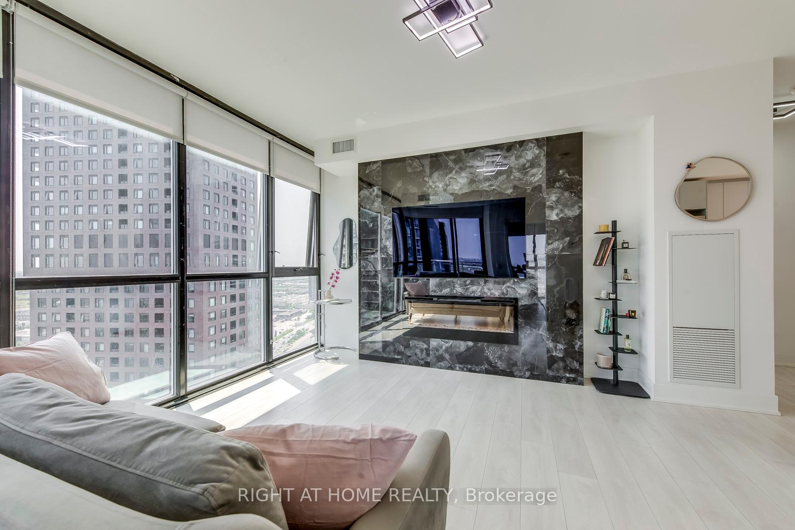 2 Bedrooms Condo at 2916 Highway 7, Vaughan For sale